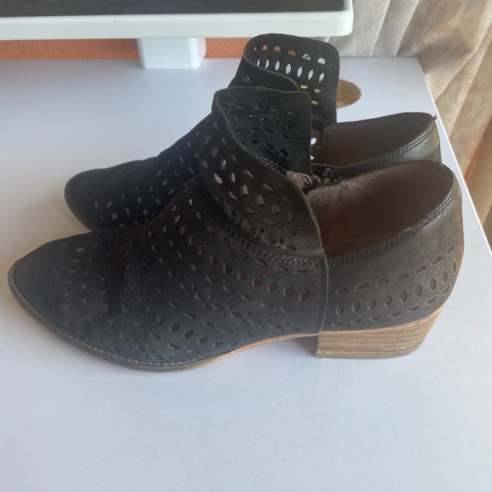 Seychelles black leather cutout booties